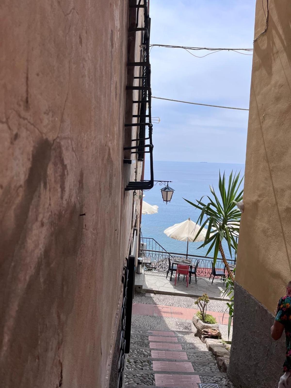 チェルヴォ La Finestra Sul Borgo Bed & Breakfast エクステリア 写真