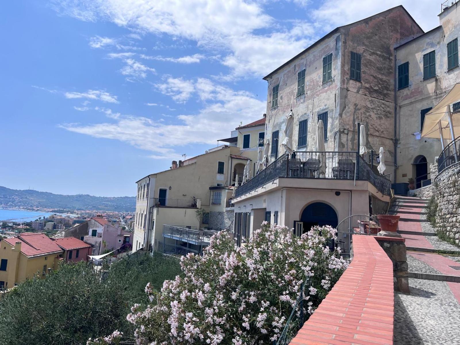 チェルヴォ La Finestra Sul Borgo Bed & Breakfast エクステリア 写真