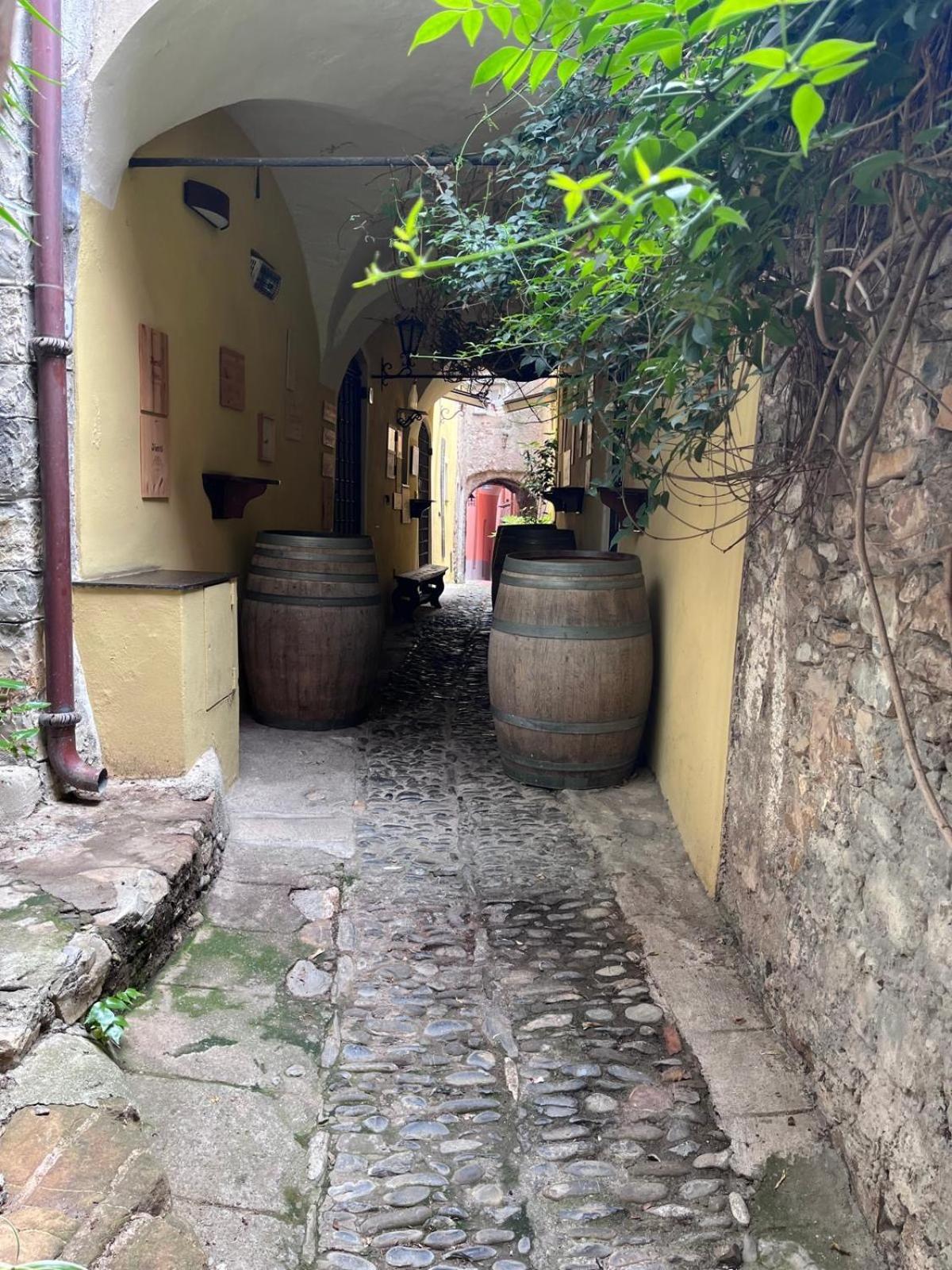 チェルヴォ La Finestra Sul Borgo Bed & Breakfast エクステリア 写真