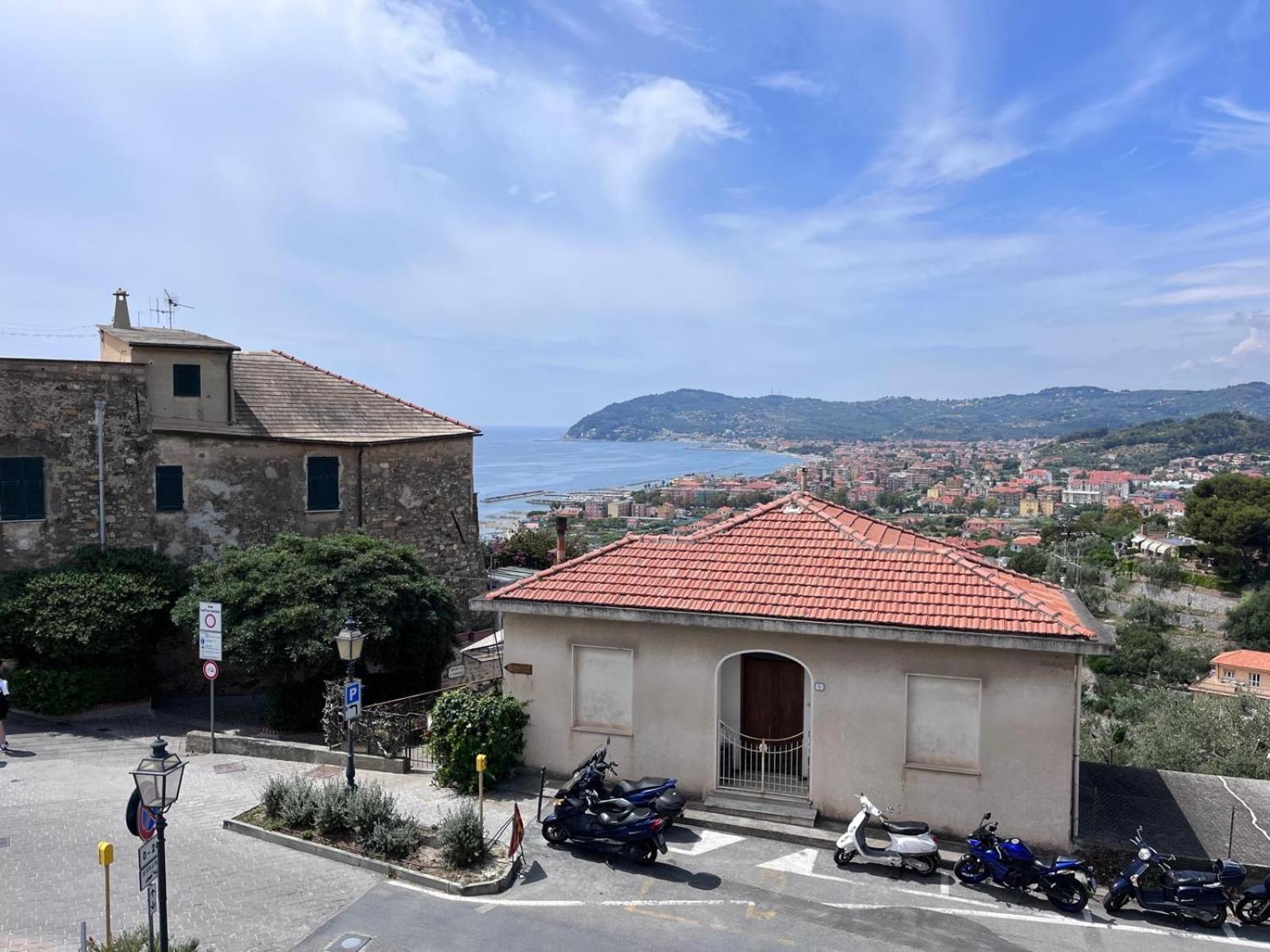 チェルヴォ La Finestra Sul Borgo Bed & Breakfast エクステリア 写真